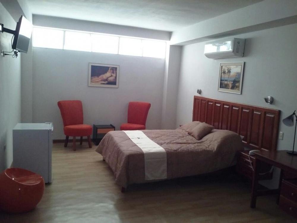 Simple Hotel Safari